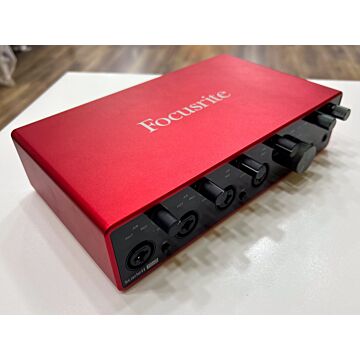 Interface de Áudio Focusrite Scarlett 18i8 3ª Geração - Vermelho (Usado)