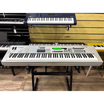 Sintetizador Yamaha MO-8 Usado - Qualidade Sonora Profissional